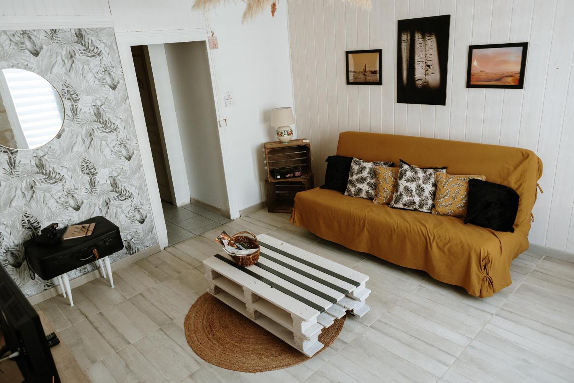 Studio De Plain-Pied Avec Terrasse Et Jardin Apartment Saint-Meard-de-Gurcon Ngoại thất bức ảnh